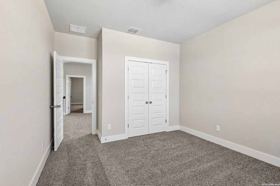 Spacious, unfurnished interior of a new home in Weltner Farms 60’s, New Braunfels (Image 26).