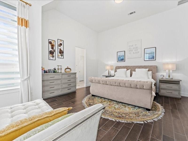 Perfect spot to read, catch up on correspondence, or simply relax. Perfect spot to read, catch up on correspondence, or simply relax.