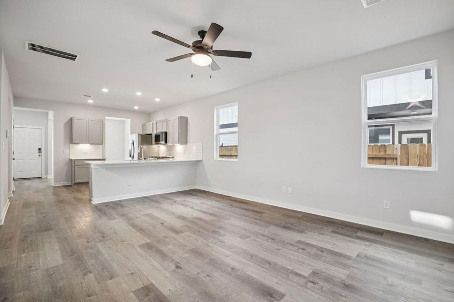 Spacious, unfurnished interior of a new home in Avery Centre, Round Rock (Image 22).