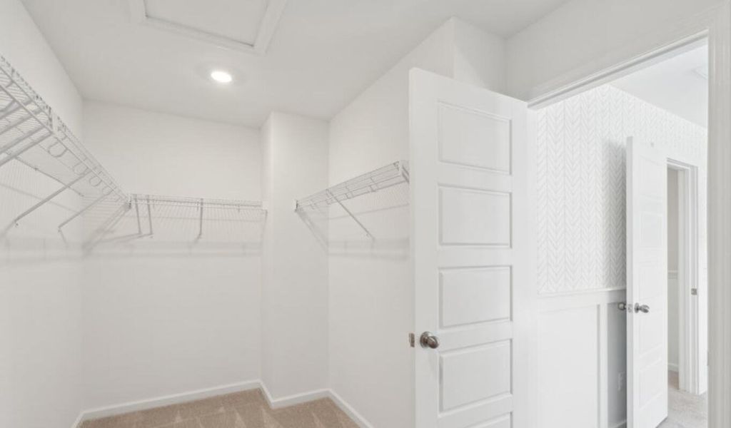 Spacious, unfurnished interior of a new home in , Summerville (Image 14).