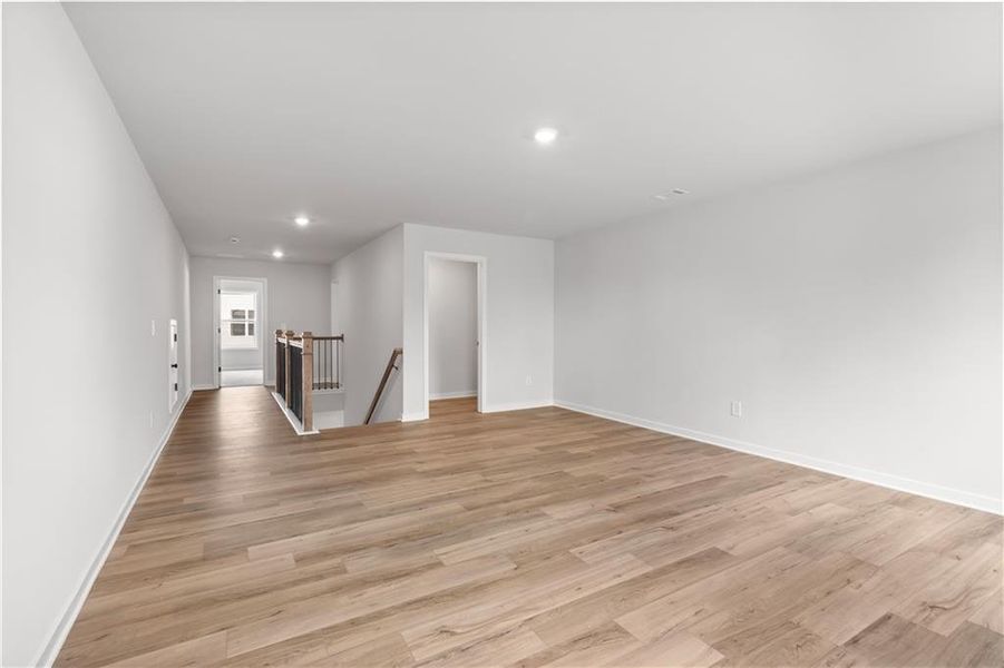 Spacious, unfurnished interior of a new home in Rosewood Lake Preserve, Hoschton (Image 30).