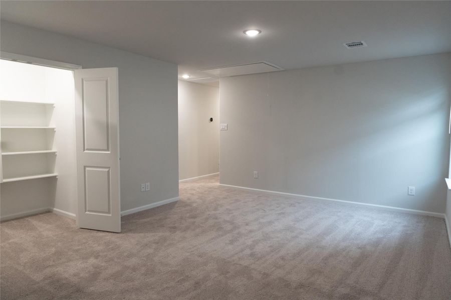 Spacious, unfurnished interior of a new home in Lakes at Black Oak, Magnolia (Image 11).