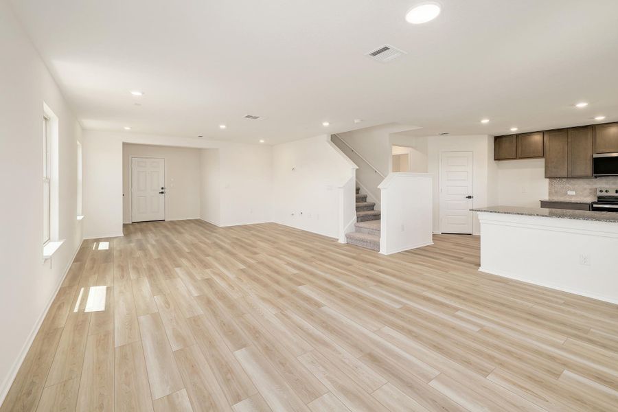 Spacious, unfurnished interior of a new home in Stoney Chase, Del Valle (Image 29).