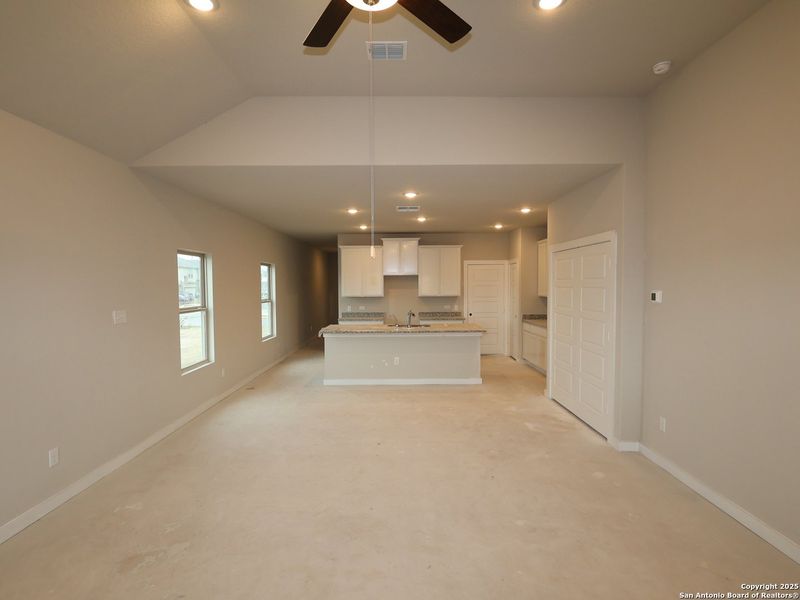 Spacious, unfurnished interior of a new home in Winding Brook, San Antonio (Image 20). Spacious, unfurnished interior of a new home in Winding Brook, San Antonio (Image 20).