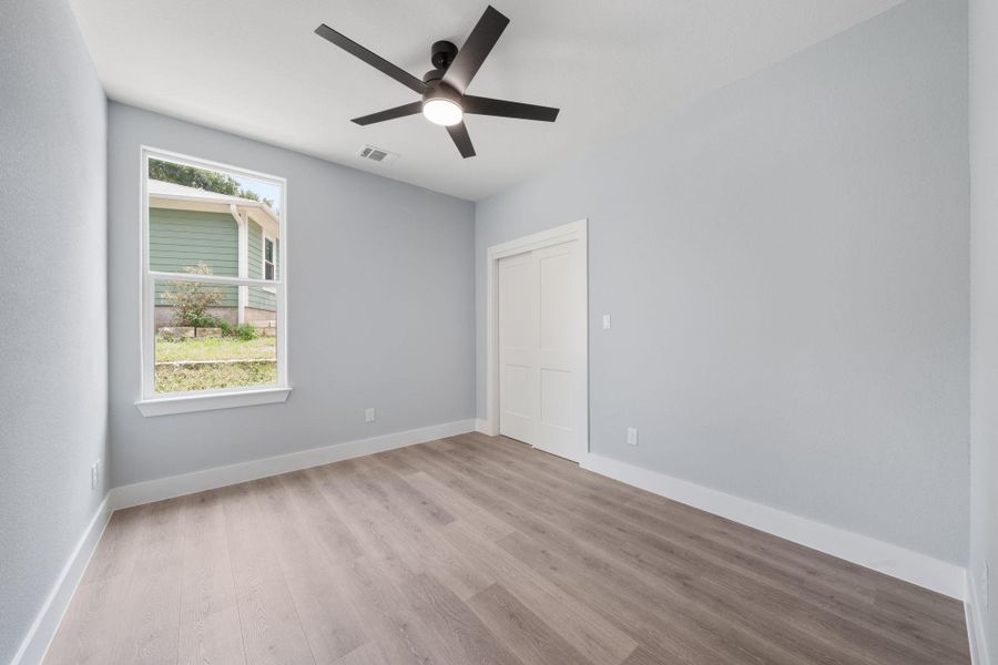 Spacious, unfurnished interior of a new home in , Bastrop (Image 24).