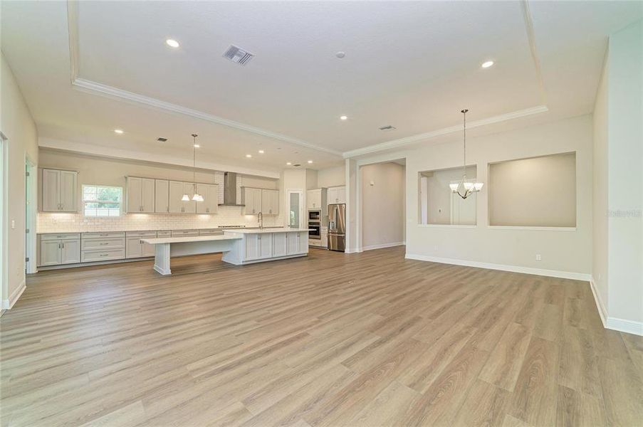 Spacious, unfurnished interior of a new home in Crestwood Estates, Valrico (Image 30).