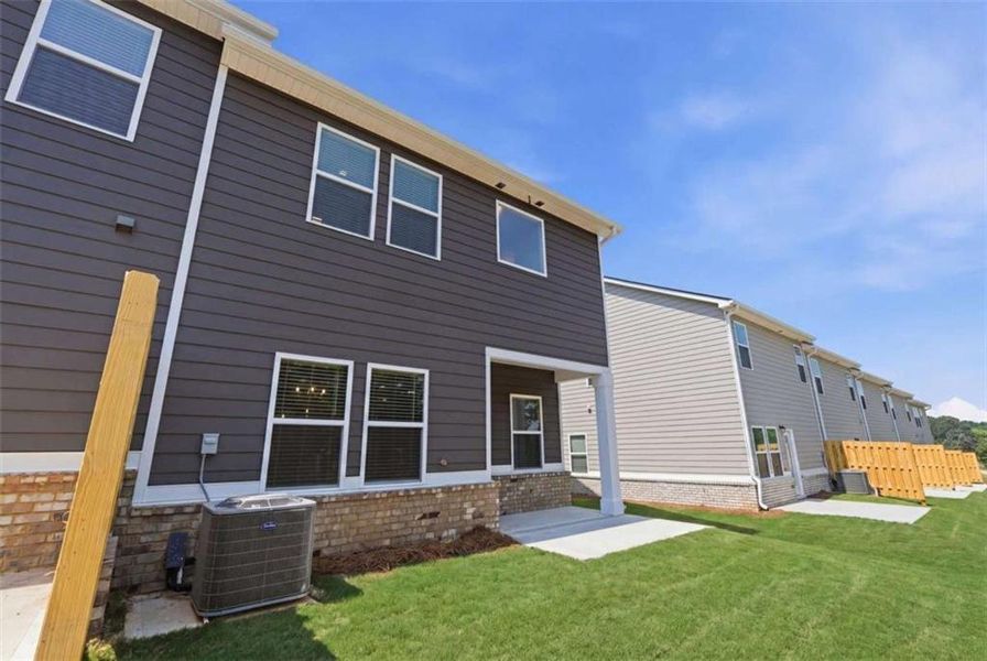 Exterior details and patio area of a home in Parkway James, Snellville (Image 4).