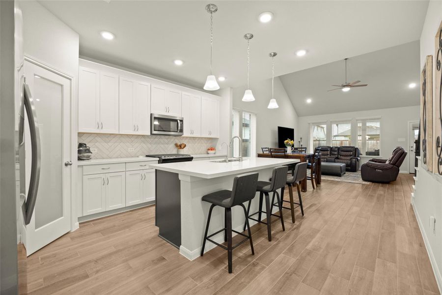 Ample cabinetry offers excellent storage for all your kitchen essentials. Ample cabinetry offers excellent storage for all your kitchen essentials.