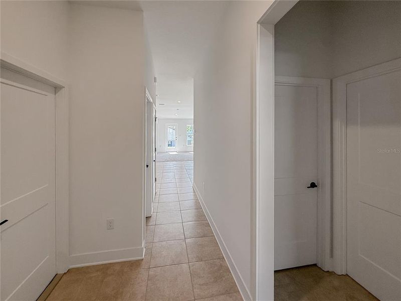 Spacious, unfurnished interior of a new home in Arbor Park, Leesburg (Image 7).