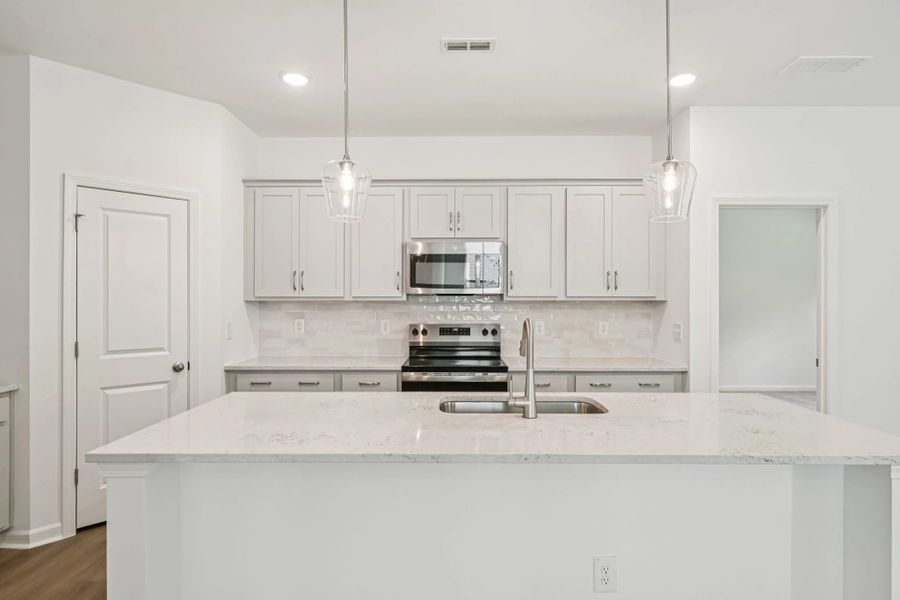 Representative images and renderings are for illustrative purposes. Actual structural options and design finishes of home may vary.