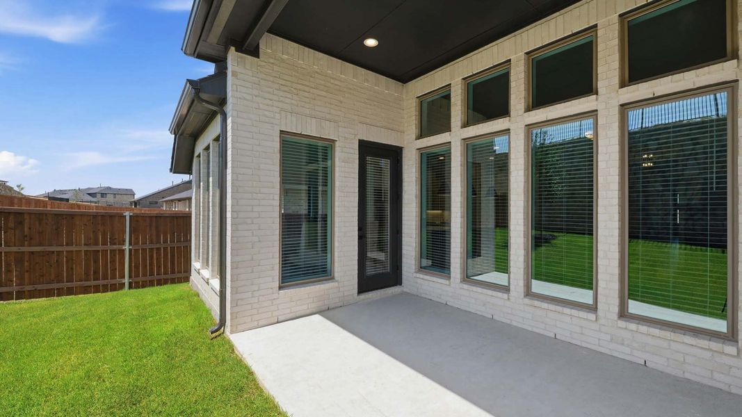 Exterior details and patio area of a home in Talon Hills, Fort Worth (Image 4).