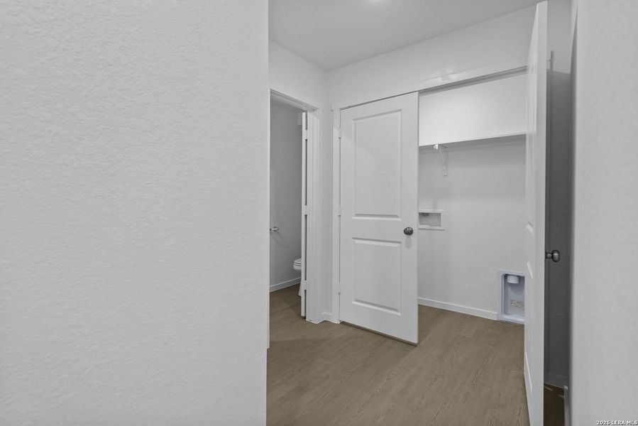 Spacious, unfurnished interior of a new home in Spring Grove, St. Hedwig (Image 14).