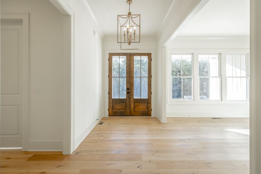 Spacious, unfurnished interior of a new home in River Gorge Ranch, Guild (Image 25).