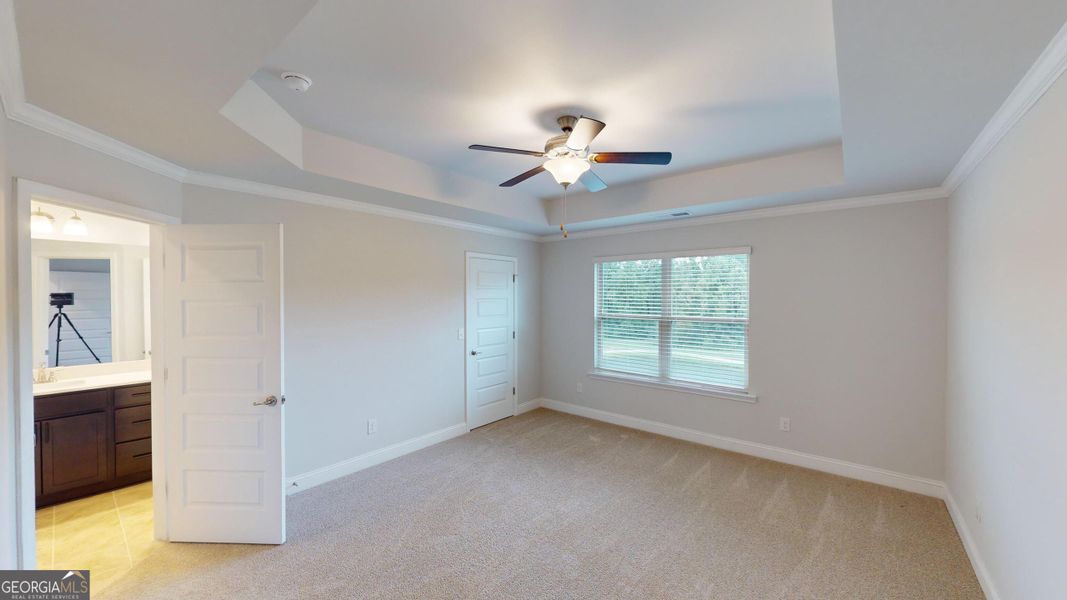 Spacious, unfurnished interior of a new home in Oakview Estates, Macon (Image 15).