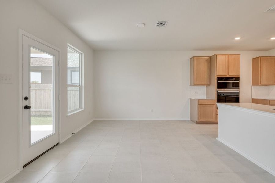 Spacious, unfurnished interior of a new home in Overlook Ranch, Georgetown (Image 16).