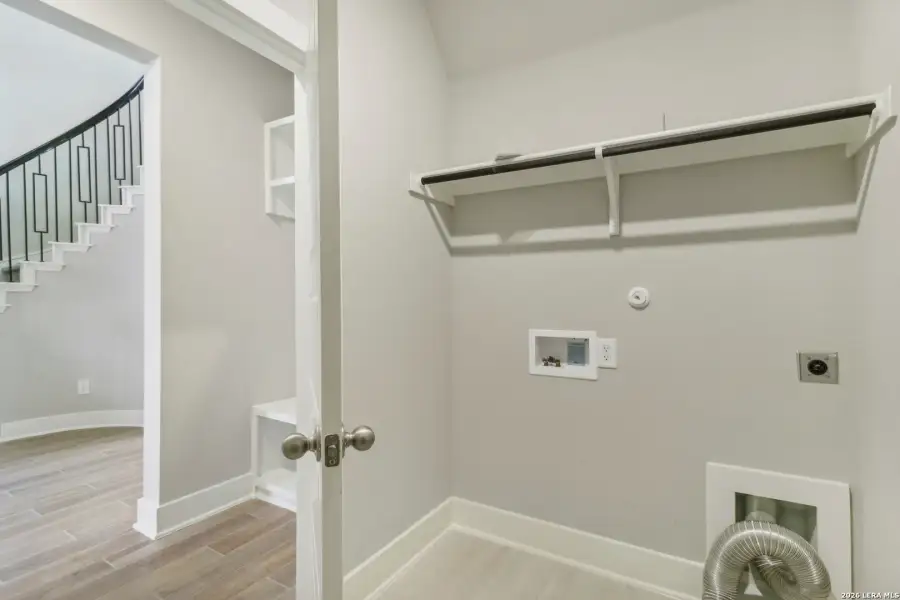 Spacious, unfurnished interior of a new home in , San Antonio (Image 10).