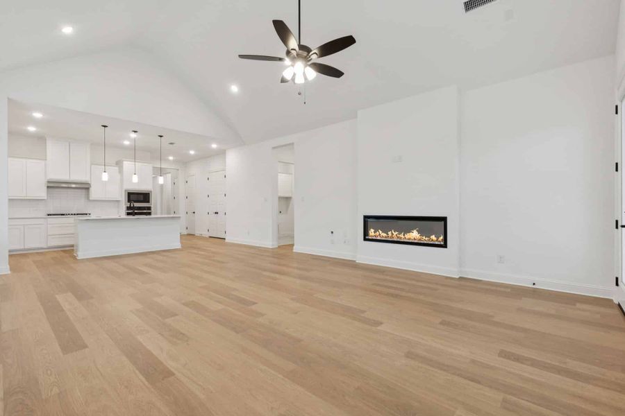 Spacious, unfurnished interior of a new home in Talia, Mesquite (Image 20).