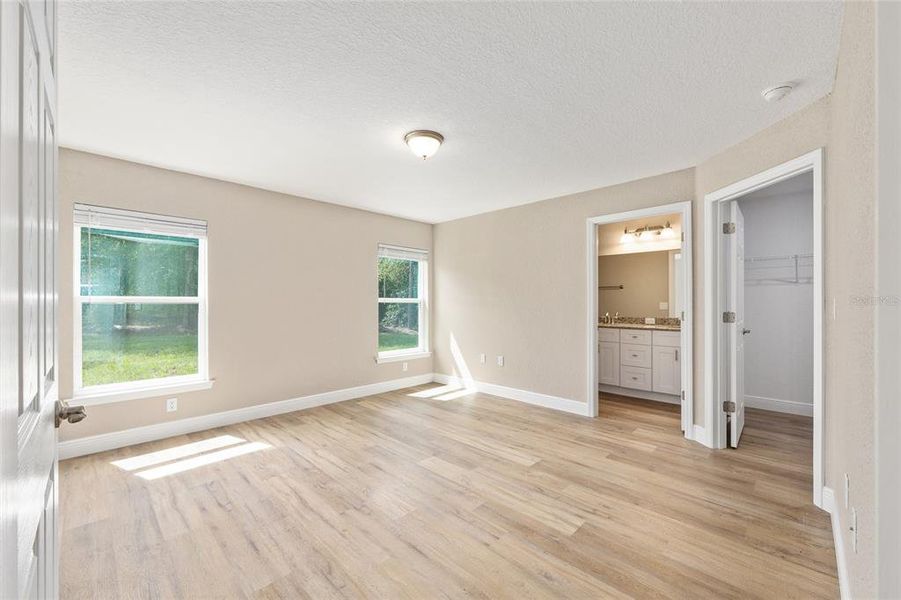 Spacious, unfurnished interior of a new home in , Citrus Springs (Image 13).