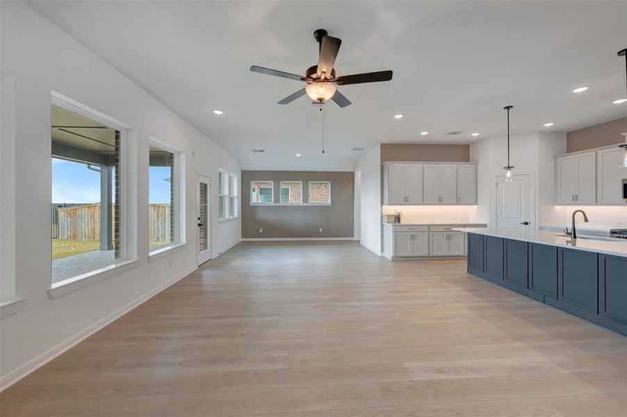 Spacious, unfurnished interior of a new home in The Grand Prairie 50’, Hockley (Image 20).