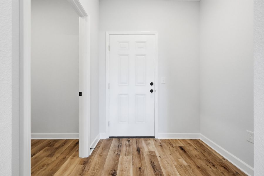Spacious, unfurnished interior of a new home in Barton's Bend, Crestview (Image 34).