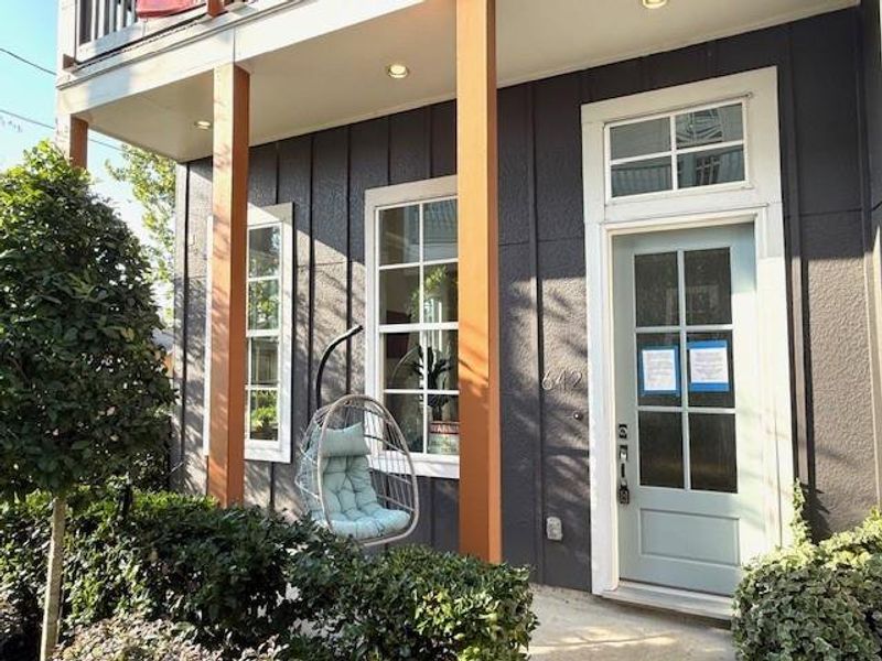 Exterior details and patio area of a home in Eastwood Green, Houston (Image 14).
