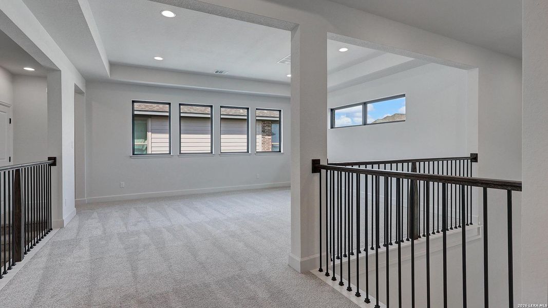 Spacious, unfurnished interior of a new home in Ladera, San Antonio (Image 28).