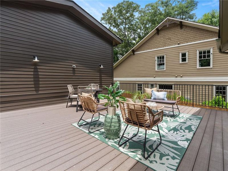 Exterior details and patio area of a home in , Decatur (Image 4).