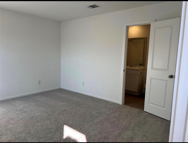 Spacious, unfurnished interior of a new home in Meadow Park, Conroe (Image 18). Spacious, unfurnished interior of a new home in Meadow Park, Conroe (Image 18).