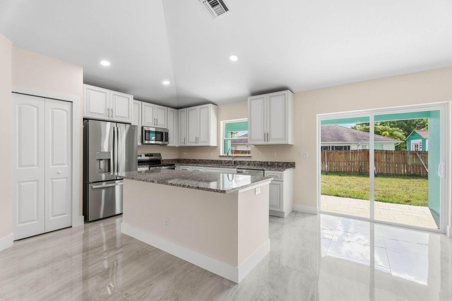 24-web-or-mls-SMG04799