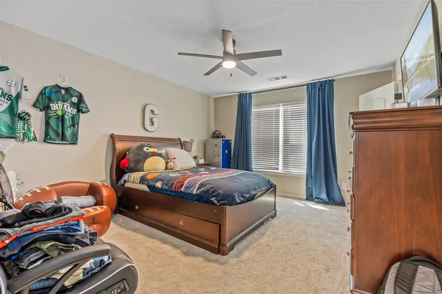 Upstairs bedroom Upstairs bedroom