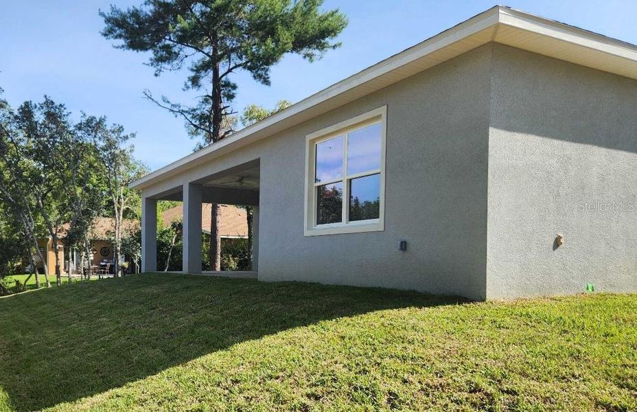 Exterior details and patio area of a home in , Homosassa (Image 17).