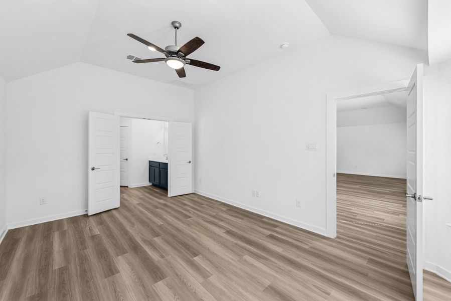 Spacious, unfurnished interior of a new home in Summerview, Fulshear (Image 12). Spacious, unfurnished interior of a new home in Summerview, Fulshear (Image 12).