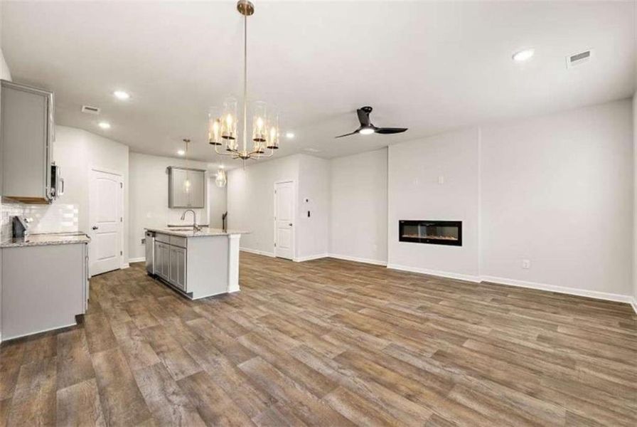 Spacious, unfurnished interior of a new home in Carolina, Palmetto (Image 11).