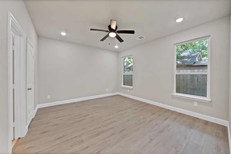 Spacious, unfurnished interior of a new home in , Cleburne (Image 20).