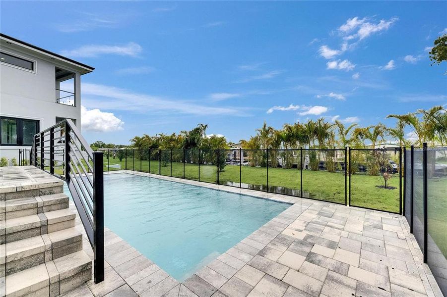 Exterior details and patio area of a home in , Apollo Beach (Image 4).