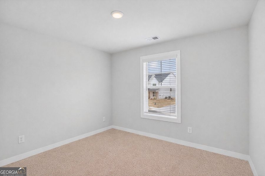 Spacious, unfurnished interior of a new home in The Fairways at Mirror Lake, Villa Rica (Image 45).