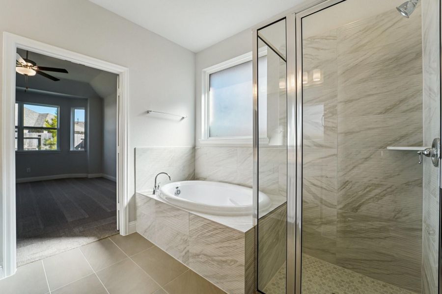 Furnished interior view inside a new home in Evergreen 40', Conroe (Image 14).