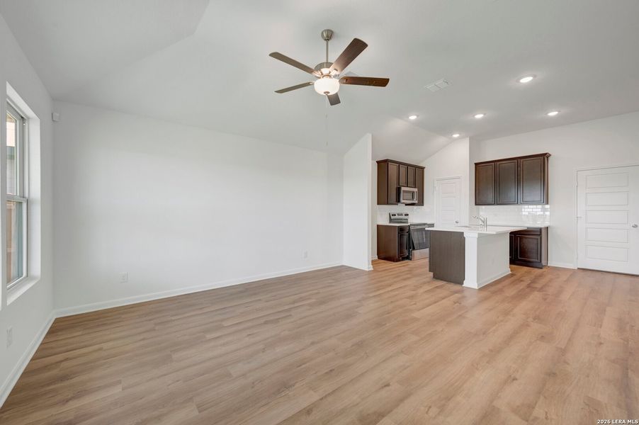 Spacious, unfurnished interior of a new home in Meadows at Clear Springs, New Braunfels (Image 17). Spacious, unfurnished interior of a new home in Meadows at Clear Springs, New Braunfels (Image 17).
