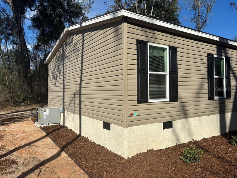 Exterior details and patio area of a home in , Chiefland (Image 13).