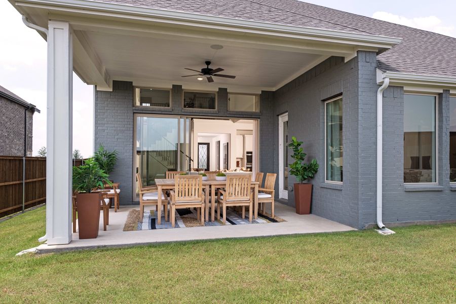 Representative exterior details of a home built from the Logan by Tri Pointe Homes in Bridgewater, Midlothian (Image 3).