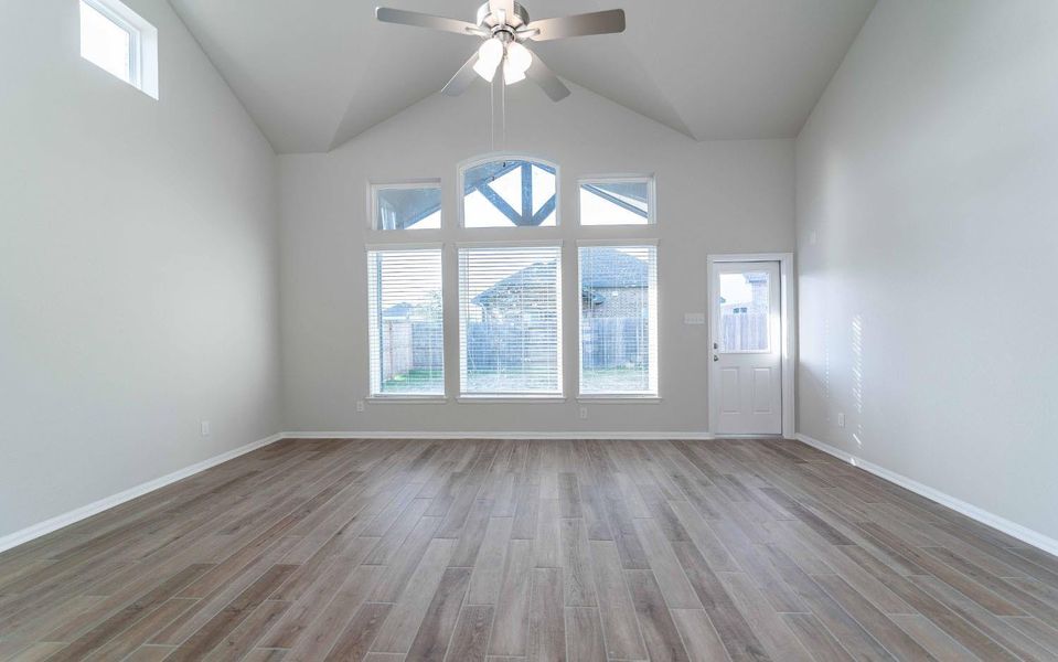 Spacious, unfurnished interior of a new home in Lago Mar, Texas City (Image 17). Spacious, unfurnished interior of a new home in Lago Mar, Texas City (Image 17).