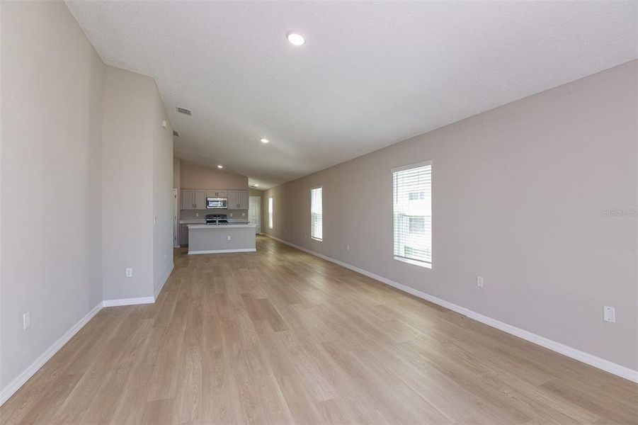 Spacious, unfurnished interior of a new home in Scenic Terrace, Haines City (Image 13).