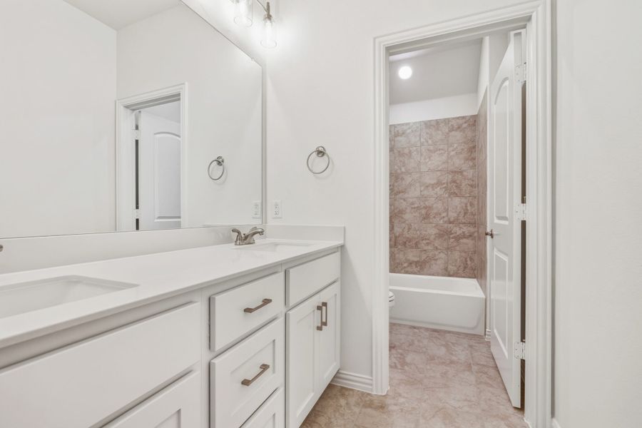 Furnished interior view inside a new home in Edgewater, Fate (Image 11).