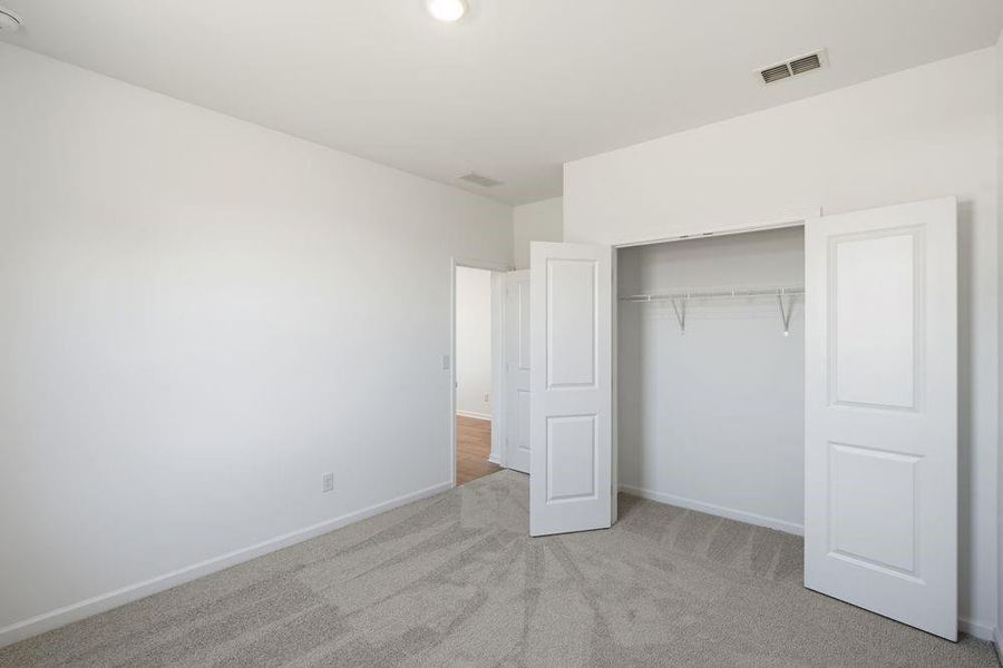 Spacious, unfurnished interior of a new home in Heritage River, Euharlee (Image 24).