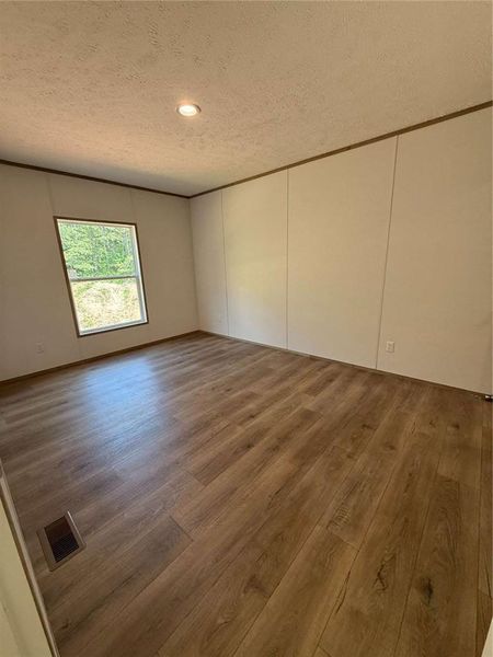 Spacious, unfurnished interior of a new home in , Elberton (Image 13).