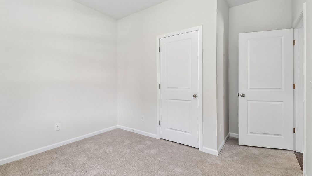Spacious, unfurnished interior of a new home in Sease's Pond, Gilbert (Image 22).