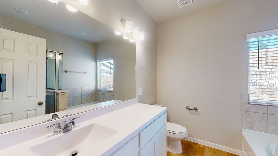 Representative furnished interior of a home built from the Floor Plan 1500 by Colina Homes in Cypress Green, Hockley (Image 10).