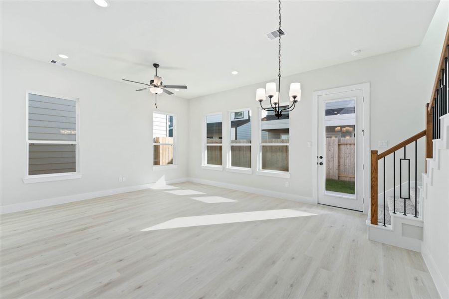 Spacious, unfurnished interior of a new home in Alicante, Houston (Image 14).