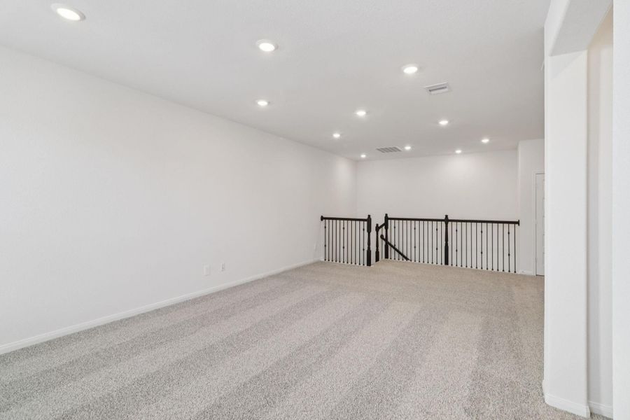 Spacious, unfurnished interior of a new home in Kemah Crossing - Luxe Series, Kemah (Image 35).