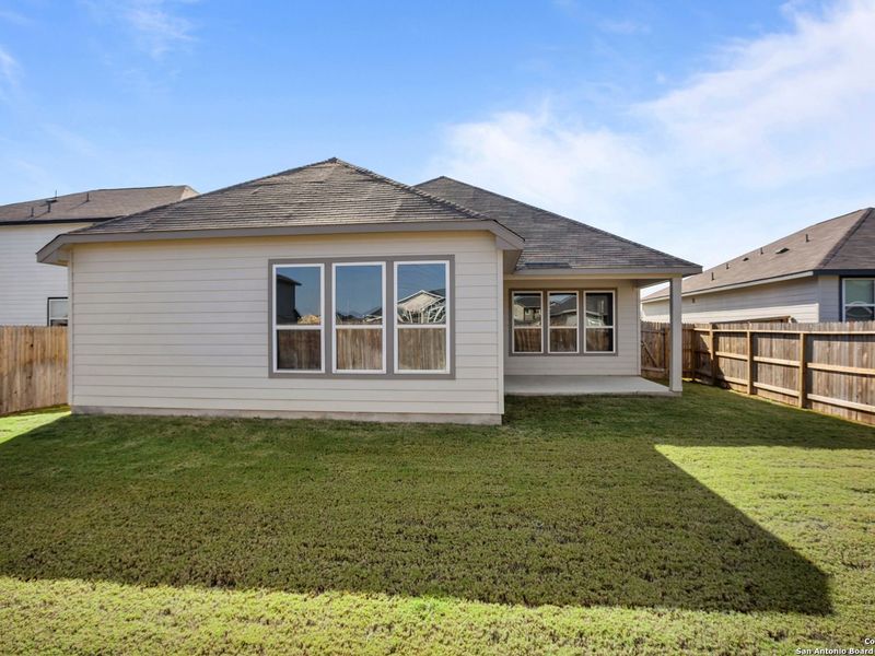 Exterior details and patio area of a home in Hannah Heights, Seguin (Image 4).